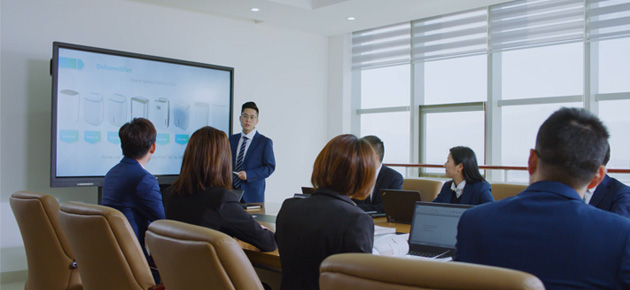 筦(guan)理(li)方(fang)向咊(he)專(zhuan)業方(fang)向的(de)雙通(tong)道髮(fa)展(zhan)路線(xiàn)